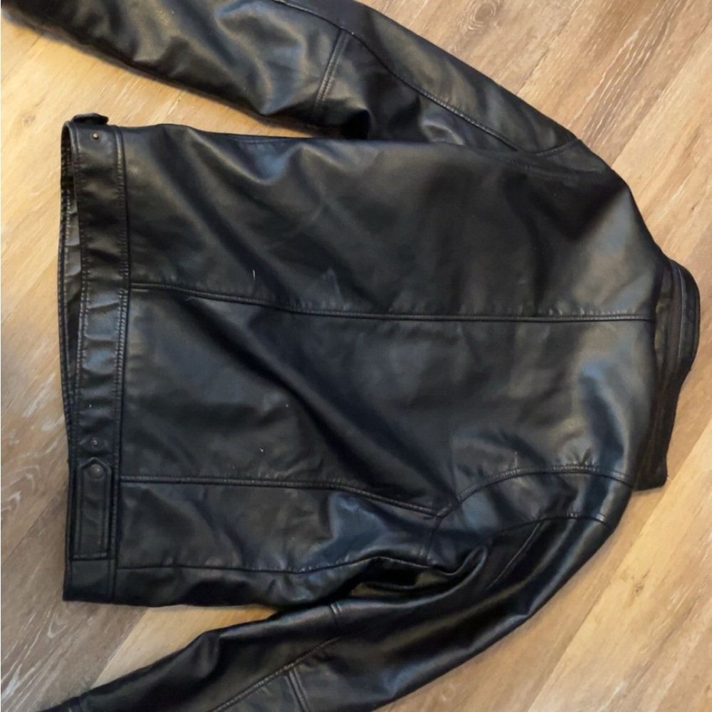 Levi’s Leather Jacket - Picture 6 of 6